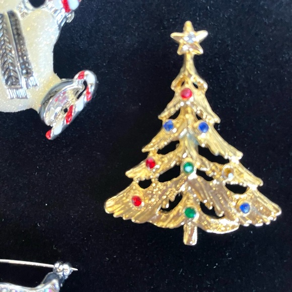 Vtg Christmas Brooches from 70’s and 80’s. Unbranded. Lot of 6 - Picture 3 of 7